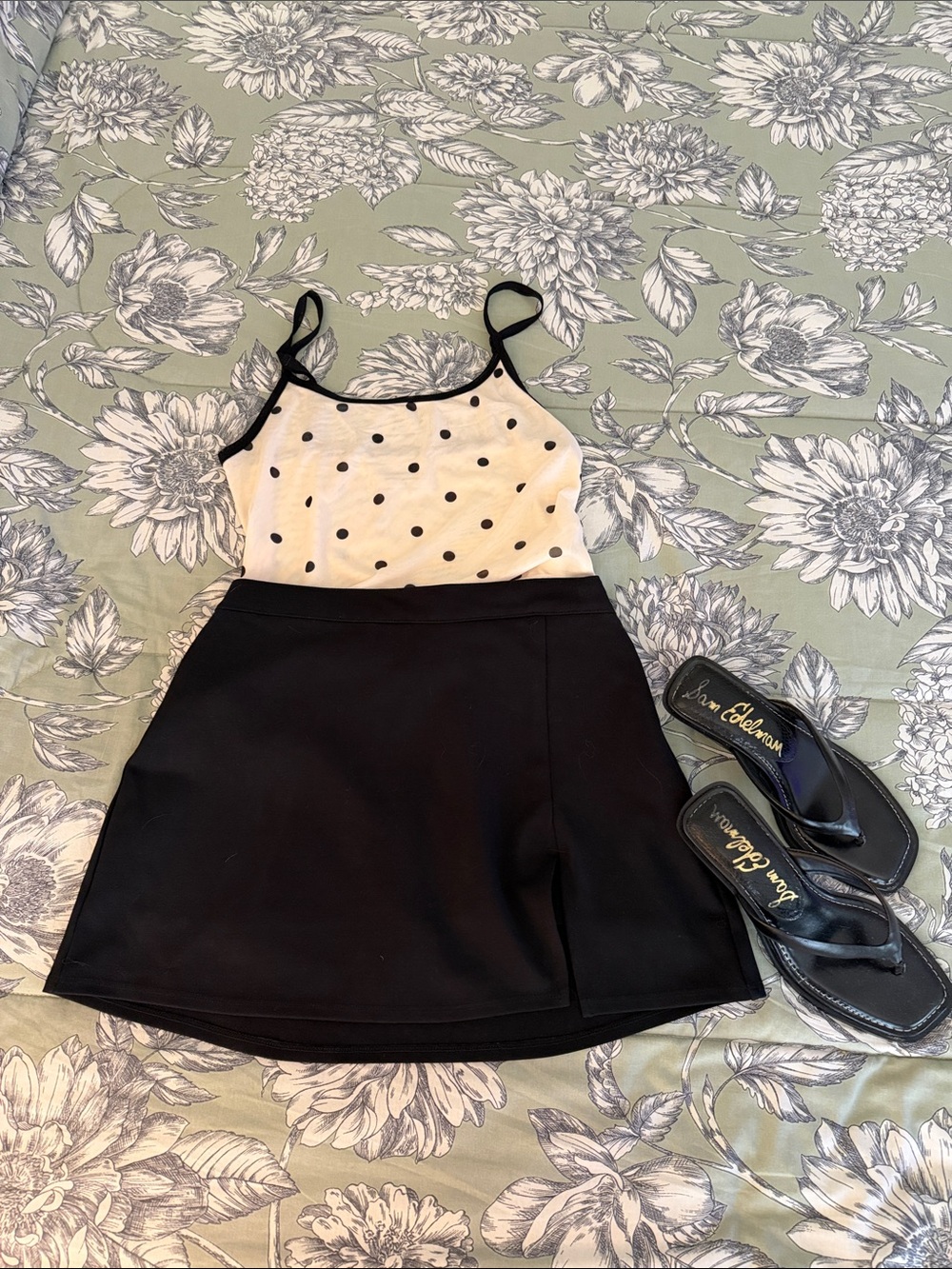 Hollister Ultra High Rise Black Skort Size M